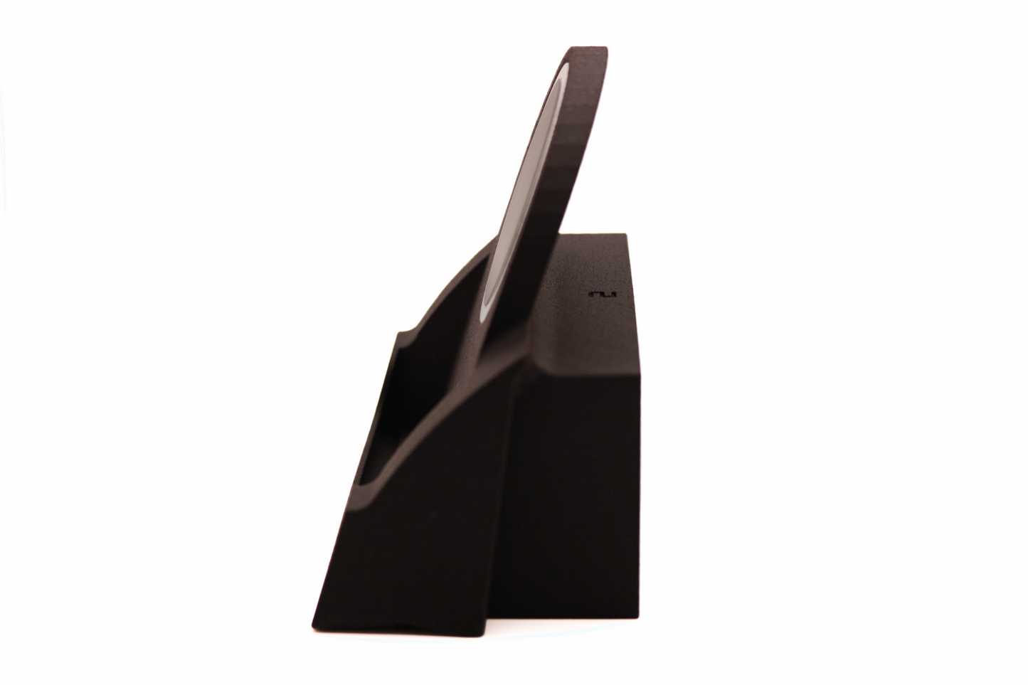 E46 Wireless Charger – MagSafe Integrated Mount